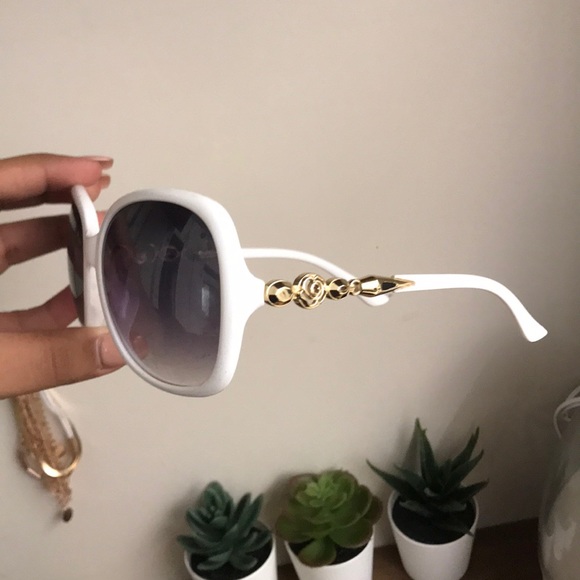 White sunglasses - Picture 3 of 3